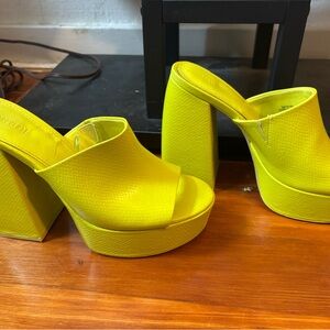 Forever 21 Neon Yellow Platform chunky heel y2k